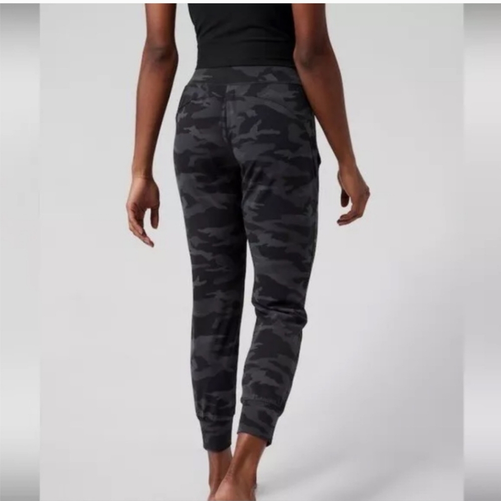 EUC Camo Athleta Salutation Joggers - Picture 3 of 10